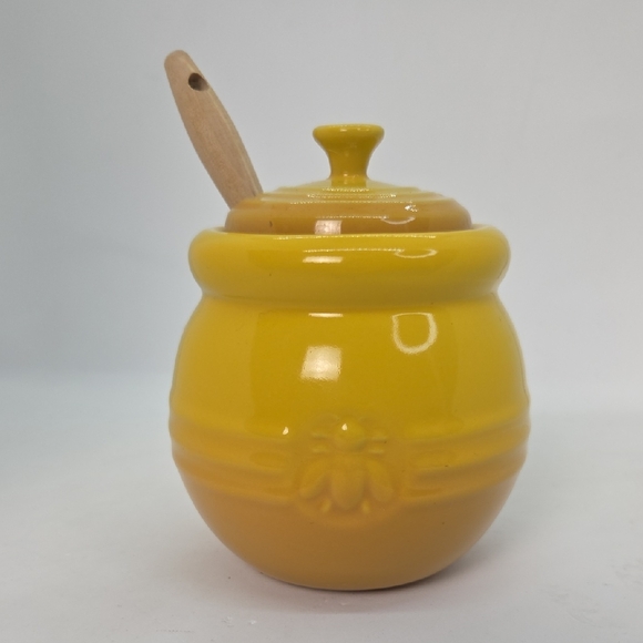 Le Creuset Other - Le Creuset Yellow Ombre Ceramic Honey Pot with Wooden Dipper And Lid